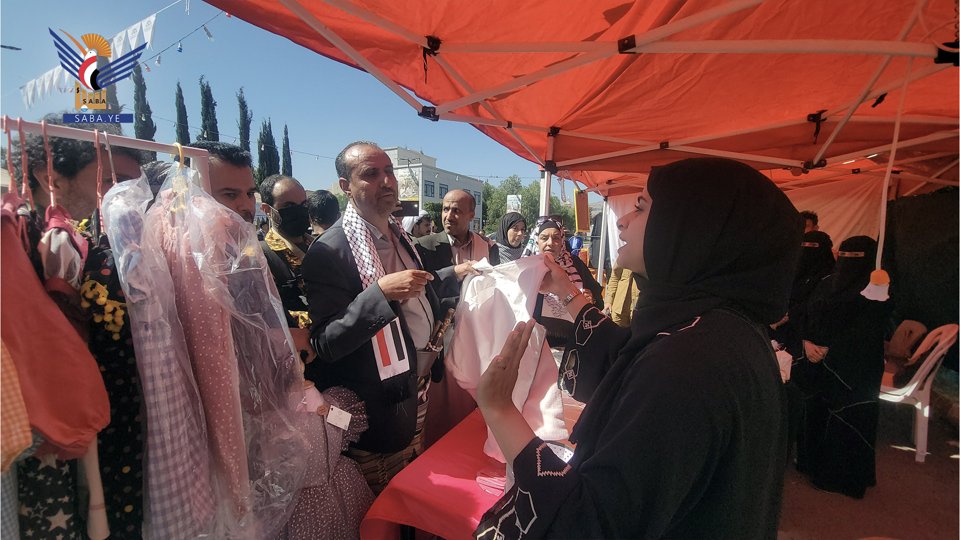 El Ministro de Cultura y Turismo inaugura la exposición y bazar “Palestina en Nuestros Corazones”